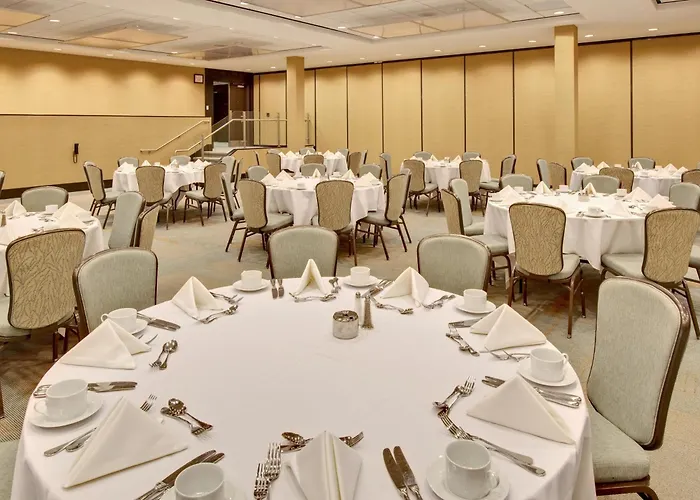 Crowne Plaza Glen Ellyn/lombard By Ihg 4*