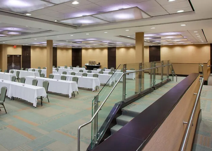 Crowne Plaza Glen Ellyn/lombard By Ihg Hotel