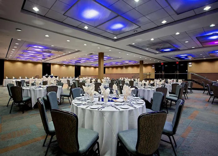 Crowne Plaza Glen Ellyn/lombard By Ihg Hotel