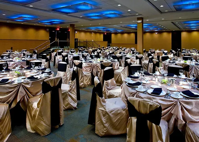 Crowne Plaza Glen Ellyn/lombard By Ihg Hotel 4*