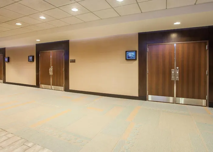 Crowne Plaza Glen Ellyn/lombard By Ihg Hotel Glen Ellyn