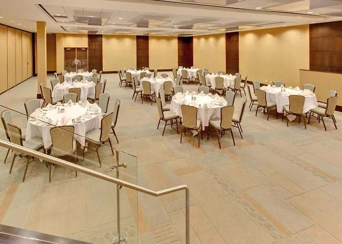 Hotel Crowne Plaza Glen Ellyn/lombard By Ihg 4*