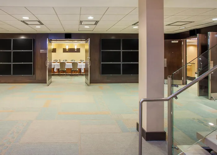 Crowne Plaza Glen Ellyn/lombard By Ihg Glen Ellyn