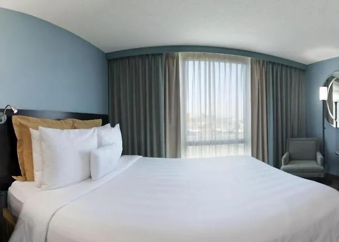 Crowne Plaza Glen Ellyn/lombard By Ihg Hotel Glen Ellyn