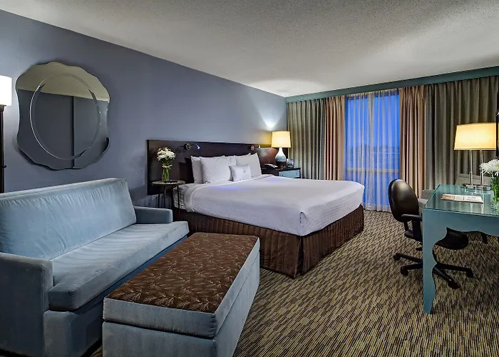 Crowne Plaza Glen Ellyn/lombard By Ihg Hotel Glen Ellyn