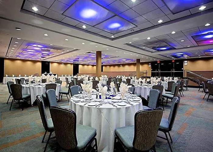 Crowne Plaza Glen Ellyn/lombard By Ihg Hotel Glen Ellyn